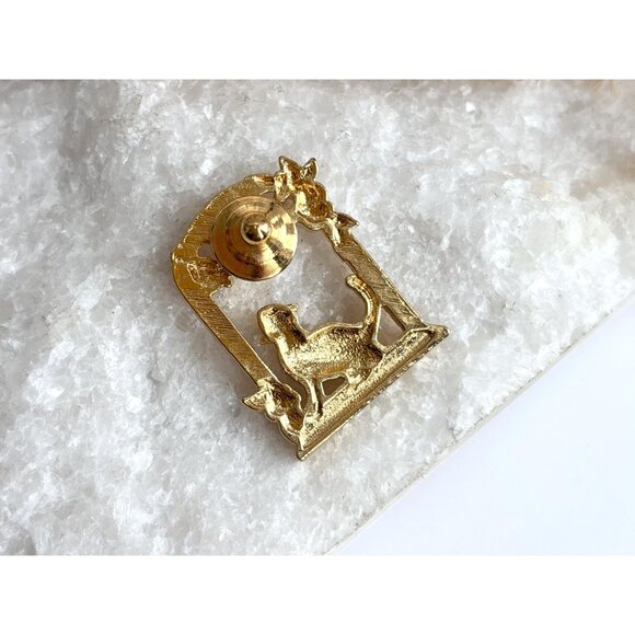 Avon Signed 1990 Touch of Whimsy Cat & Mouse in Window Gold T Vintage Brooch - Picture 7 of 7